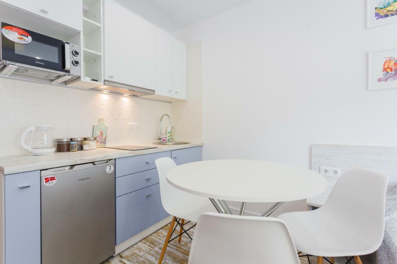 Sunny Apartments On Yulii Zdanovskoi St 36B Киев Екстериор снимка
